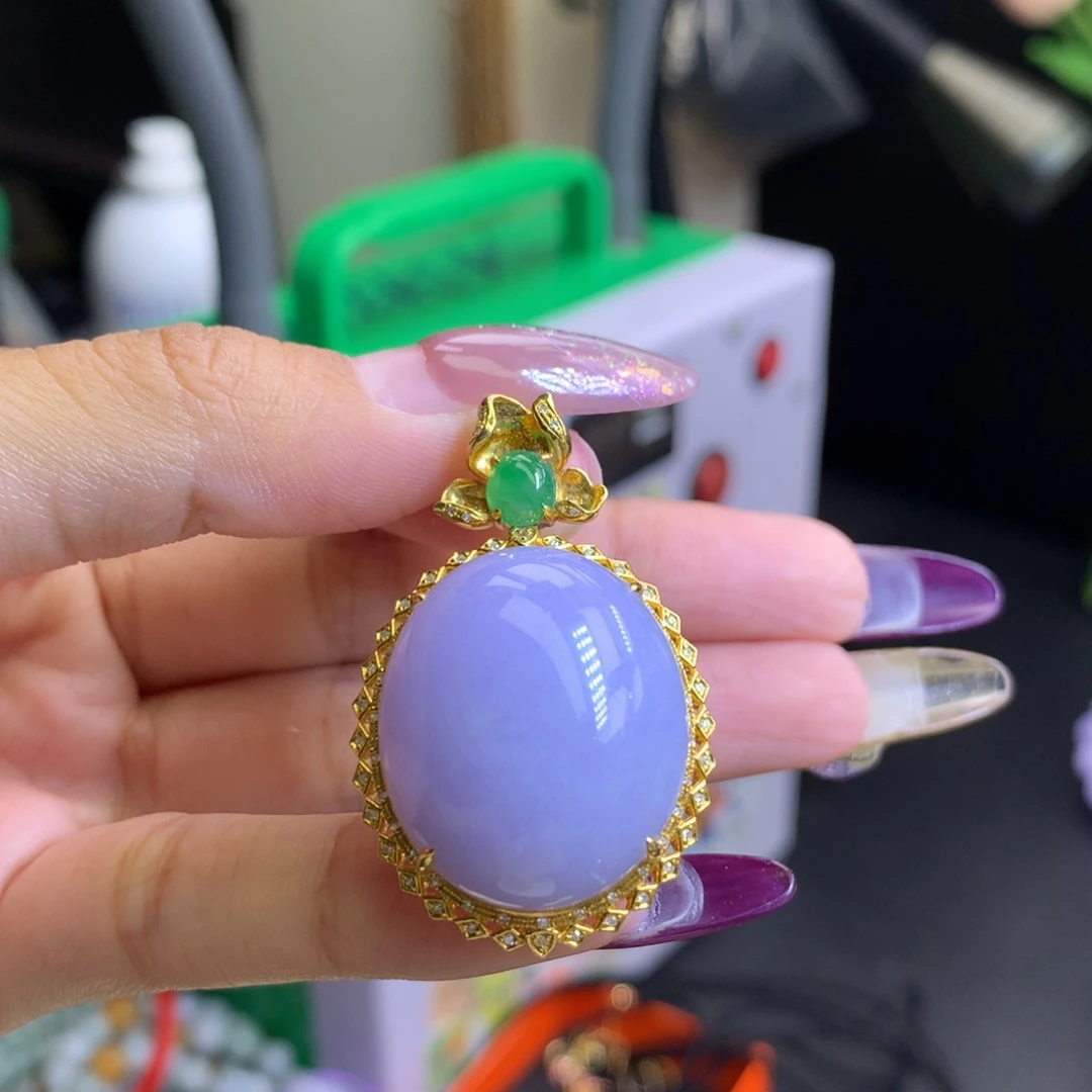 翡翠18K金镶嵌颈饰