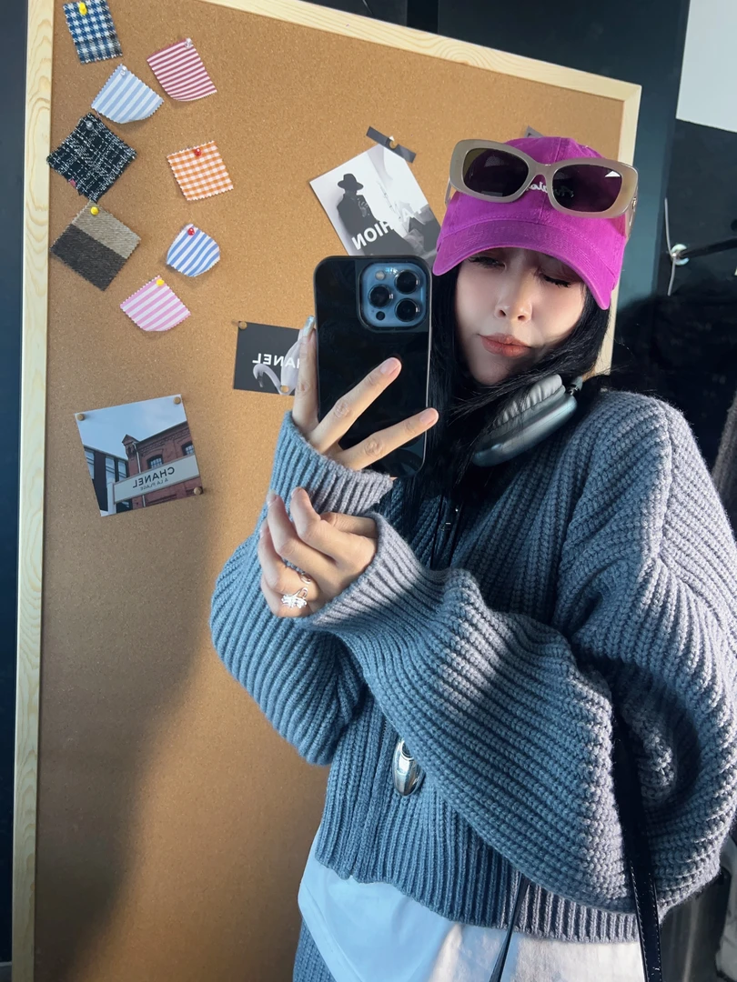 2025春款拉链开衫短款毛衣+高腰短裙子+袜套三件套套装