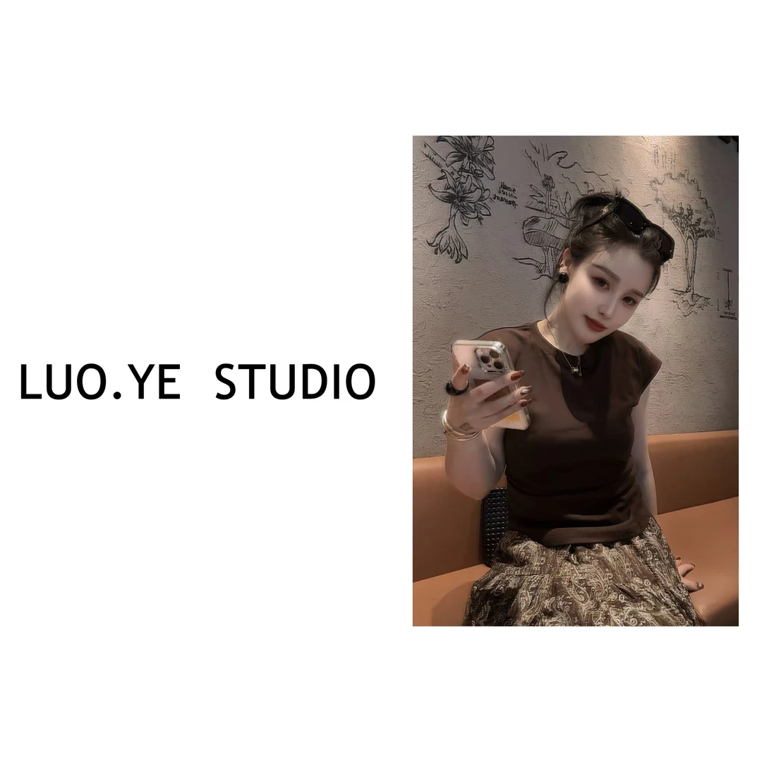 罗爷 · 【露凝香榭】百搭碎花裙T恤套装短袖上衣女2025春夏时尚