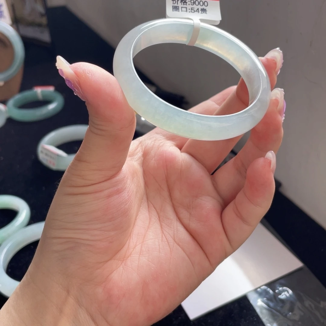 翡翠手镯未镶嵌翡翠手镯