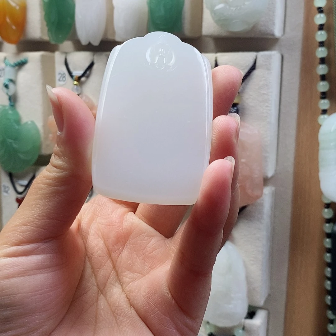 石英质玉未镶嵌颈饰