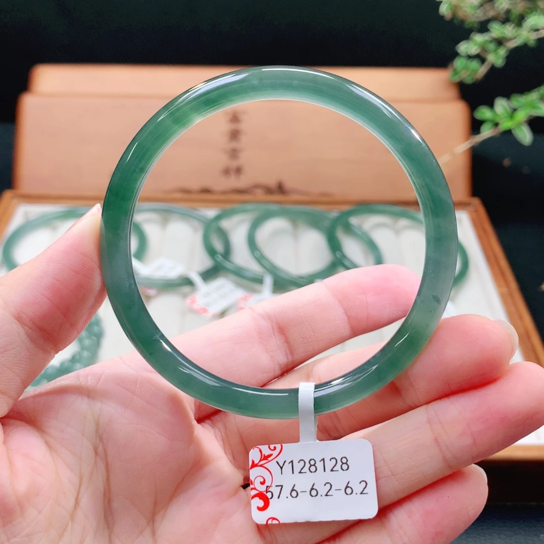 翡翠手镯（圆镯）未镶嵌
