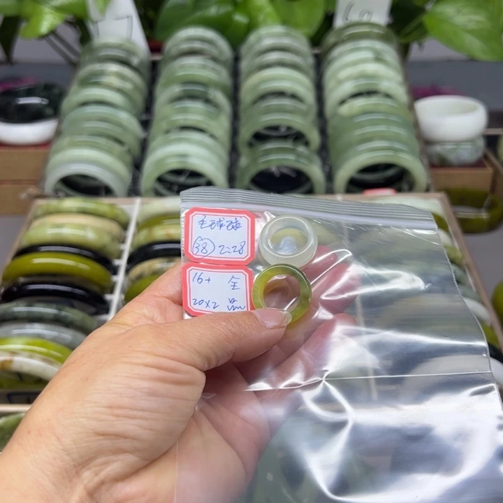 毛***球蛇纹石玉未镶嵌手镯38
