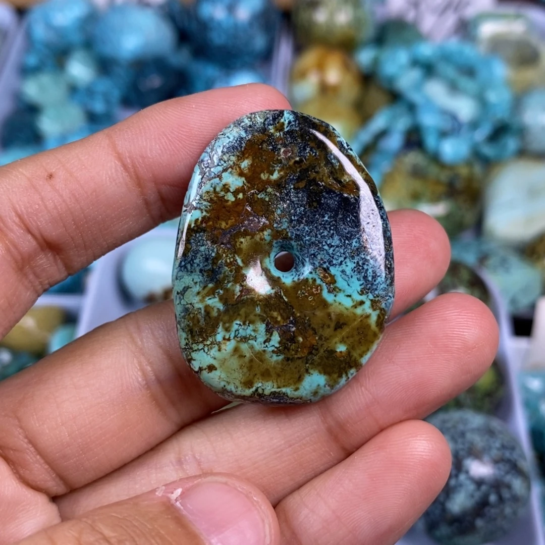 绿松石未镶嵌颈饰