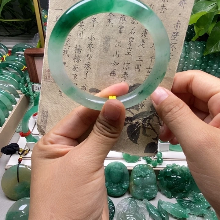 石英质玉未镶嵌手镯
