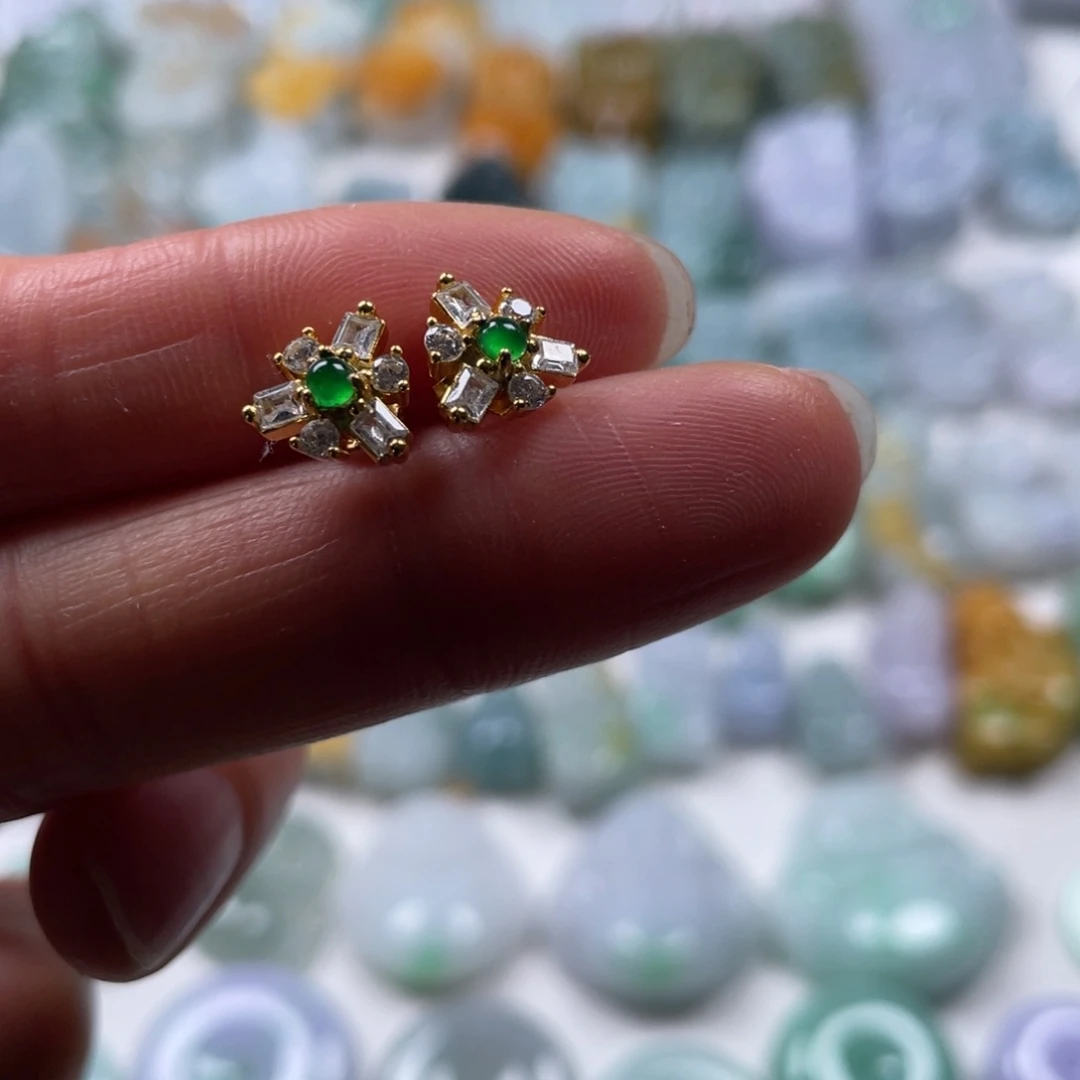 翡翠吊坠(赠链)未镶嵌