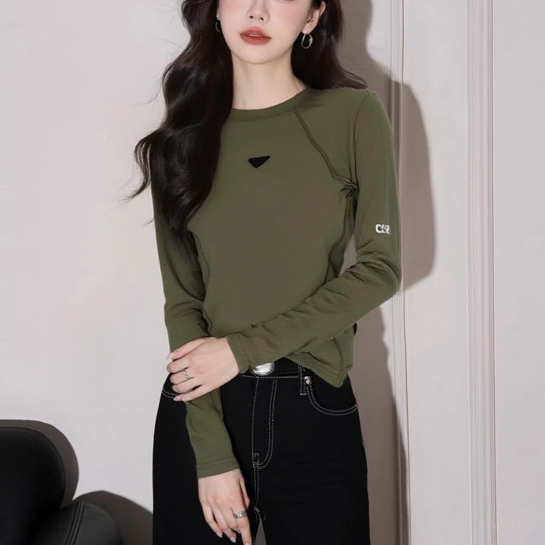 三角字母标长袖T恤女修身显瘦透气亲肤休闲圆领上衣
