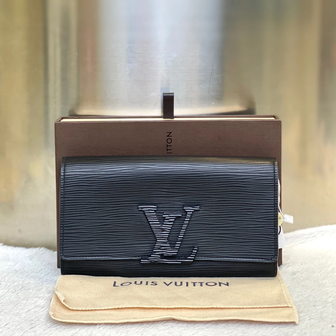 99新 LouisVuitton/路易威登 古有98新LV loulse黑水波纹钱包8770