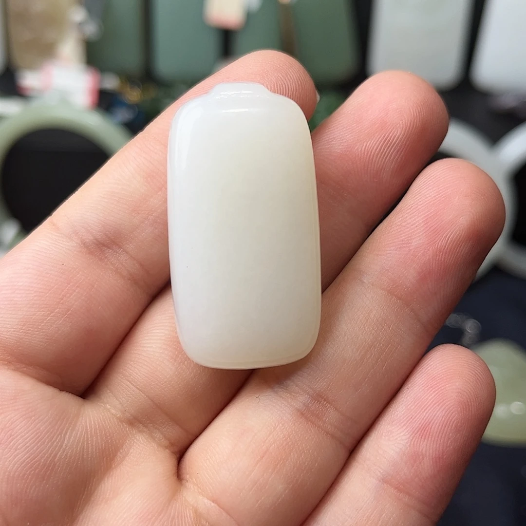 和田玉未镶嵌吊坠(赠链)38