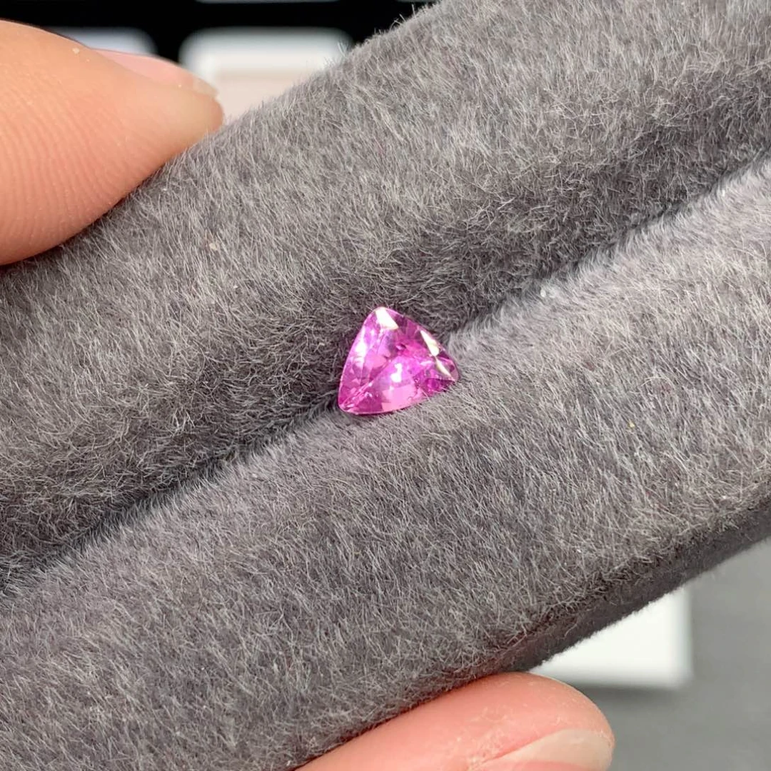 蓝宝石裸石0.85克拉粉蓝宝