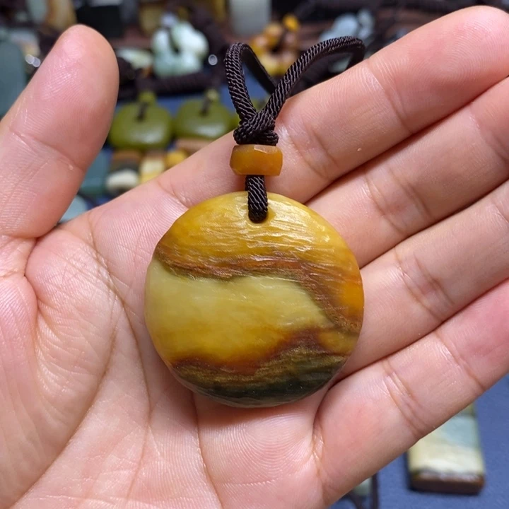 未镶嵌蛇纹石玉颈饰