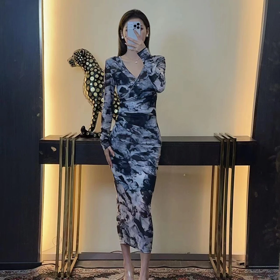 气质女人味轻奢V领长袖黑色晕染显瘦包身修身时尚百搭连衣裙长款