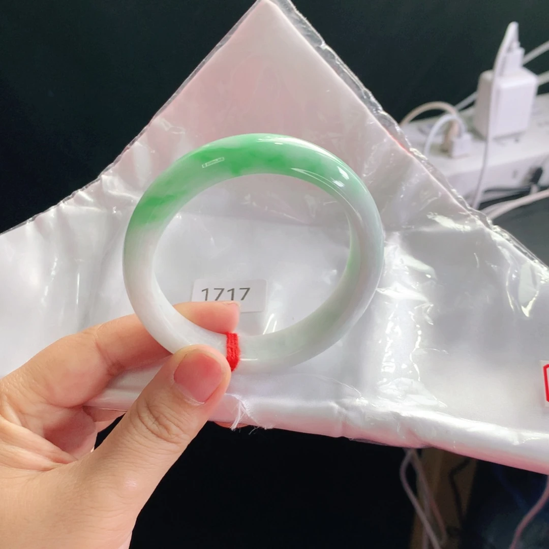 翡翠手镯未镶嵌轮胎03