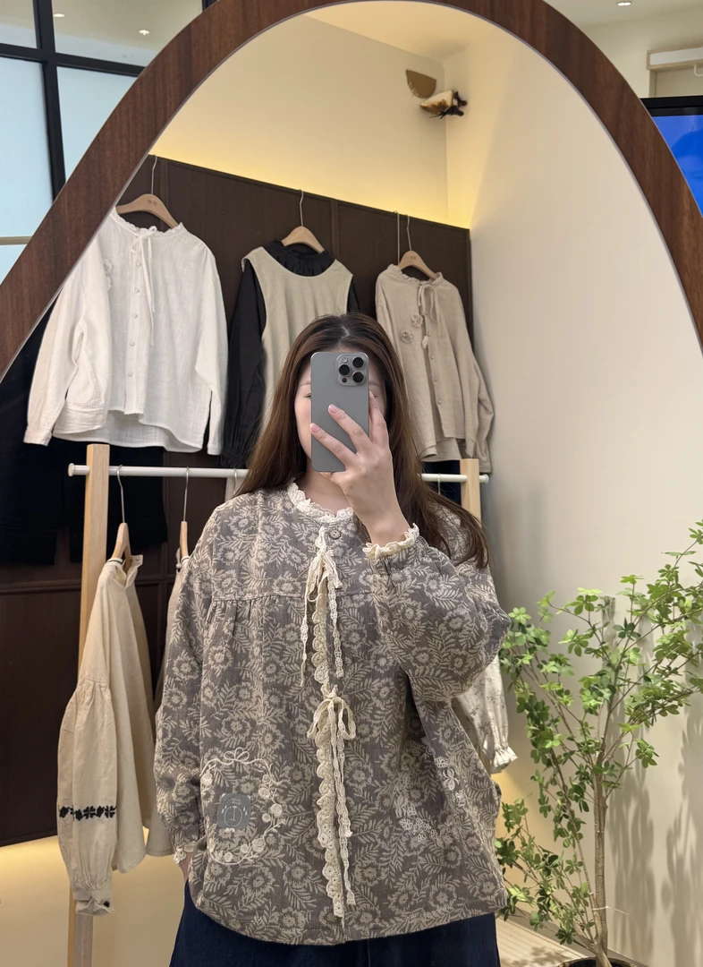 （简麻）秋季女衬衫刺绣蕾丝外套针织休闲宽松提花灯笼袖圆领J80