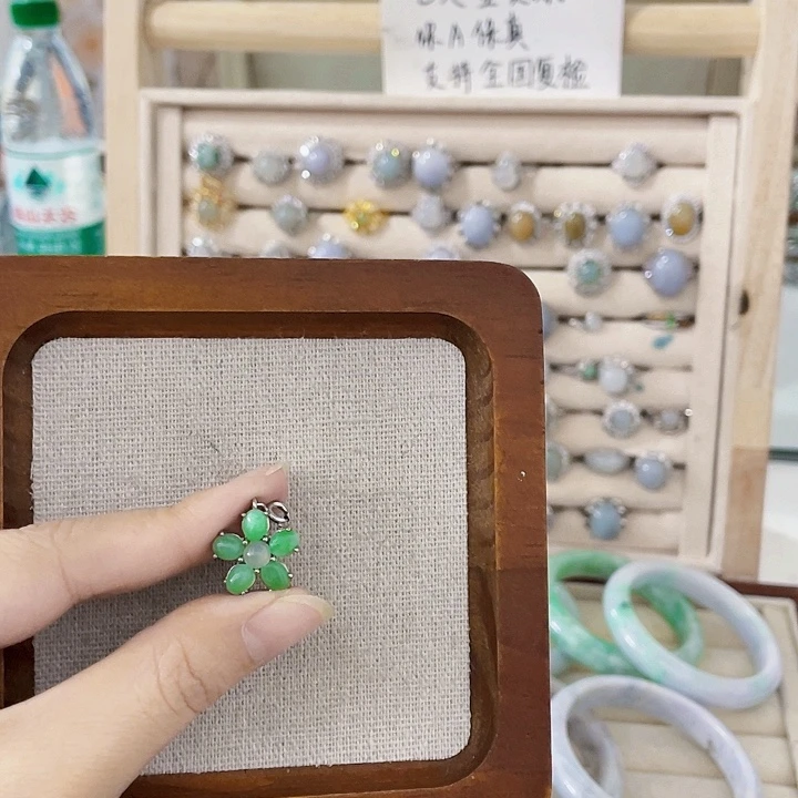 翡翠未镶嵌颈饰天然翡翠Ａ货