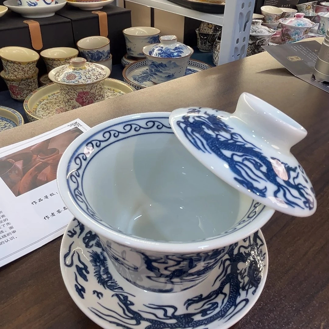 这些盖碗很漂亮！！！