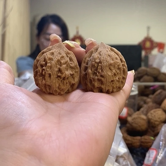 文玩核桃吊坠34红雀