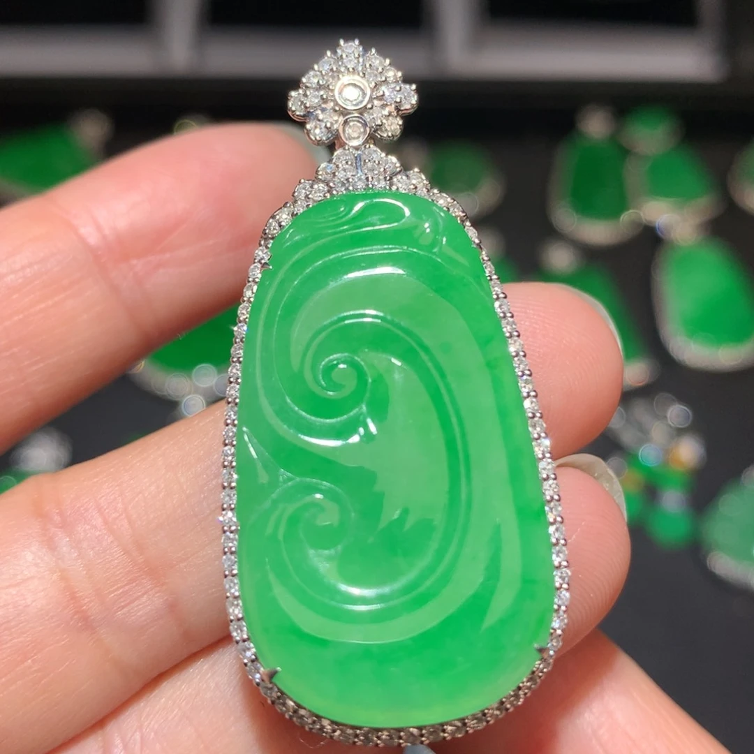 翡翠颈饰18K金镶嵌翡翠