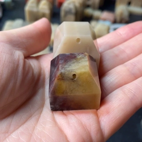 …***…伊犁石印石2个2.5*2.5