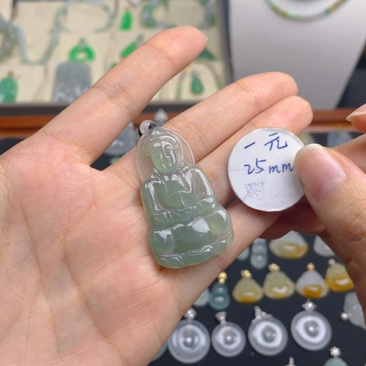 媛***媛翡翠未镶嵌颈饰观音