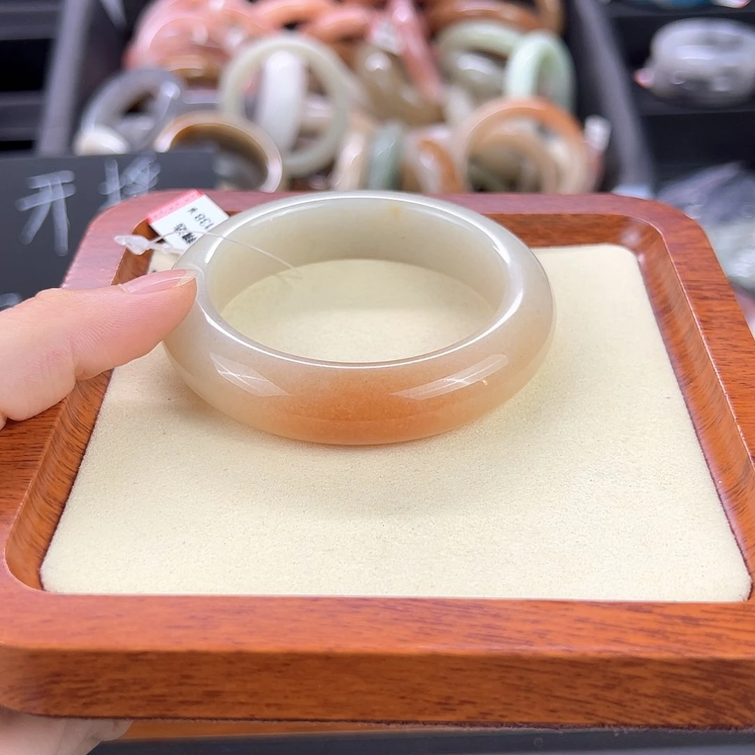 親***親石英质玉手镯未镶嵌
