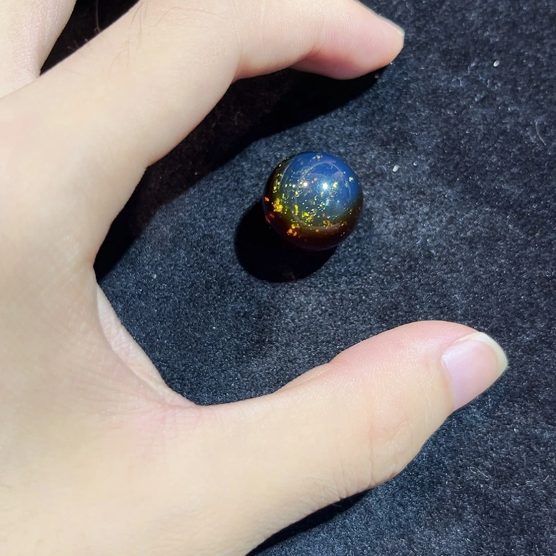 無***冬蓝珀未镶嵌珠宝奇石18mm红蓝金沙