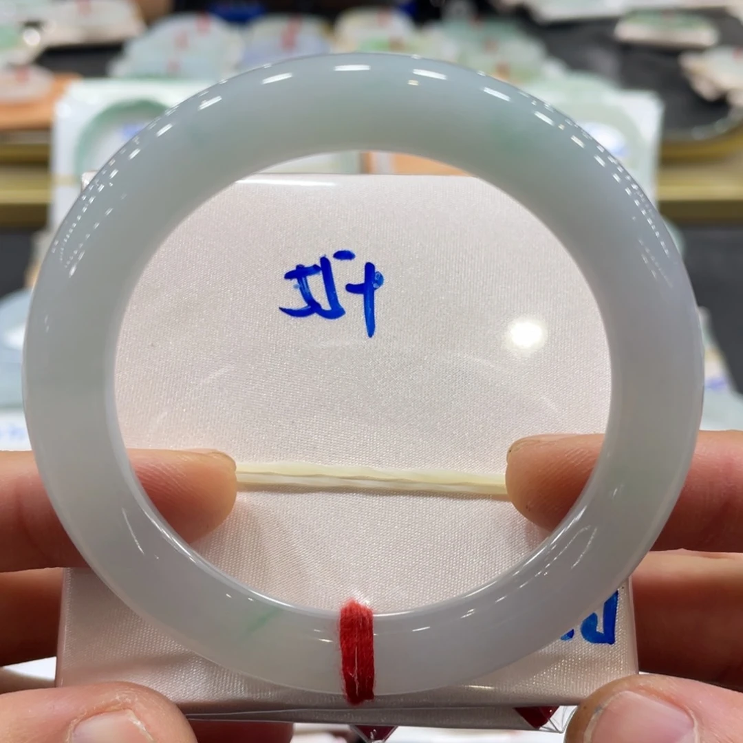 翡翠手镯未镶嵌翡翠手镯