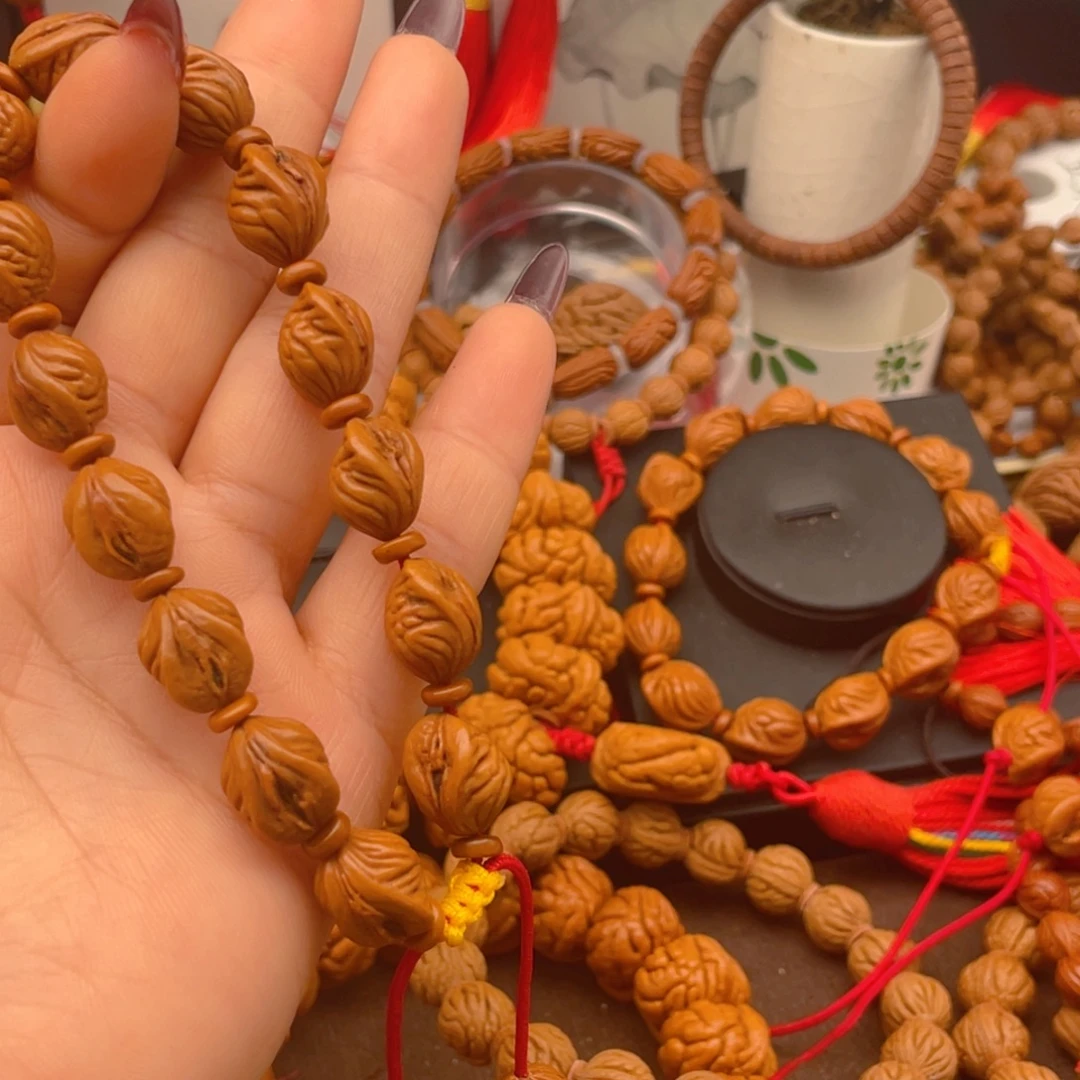 用***3桃核手串红红火火。红红火火