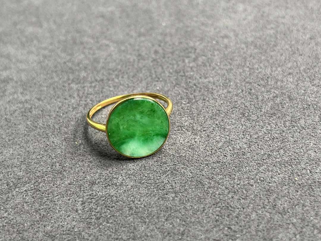 18k金镶嵌精品缅甸翡翠圆牌戒指