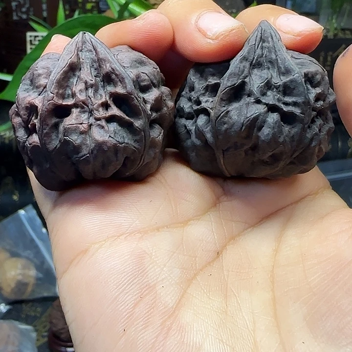 一***肉文玩核桃吊坠金蟾疙瘩包三棱38