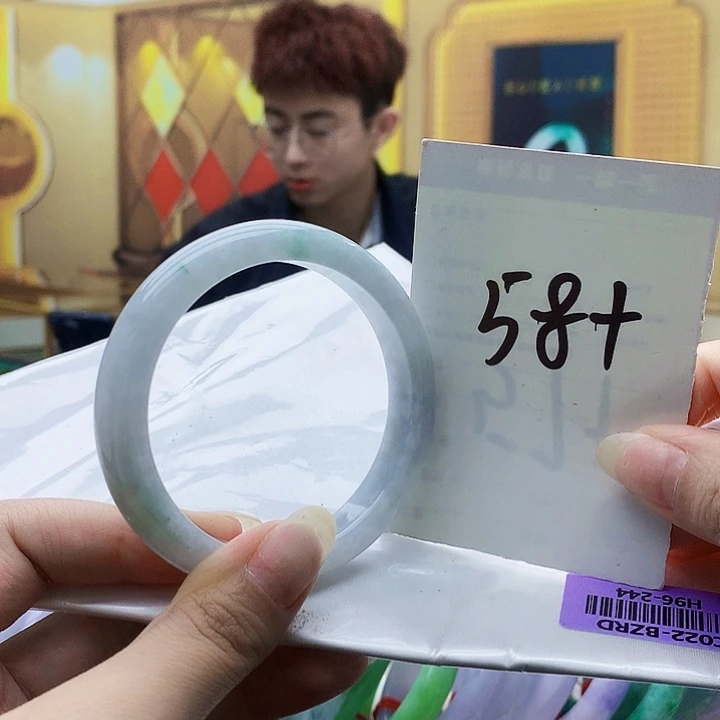 翡翠未镶嵌手镯000……