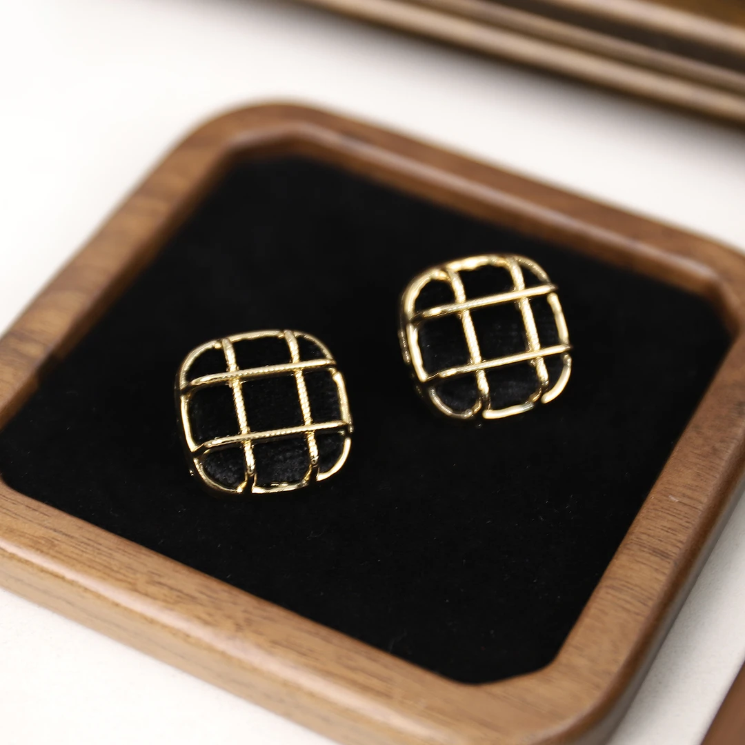 合金耳饰 新款网红气质复古时尚耳饰女个性植绒S925银针正方耳钉