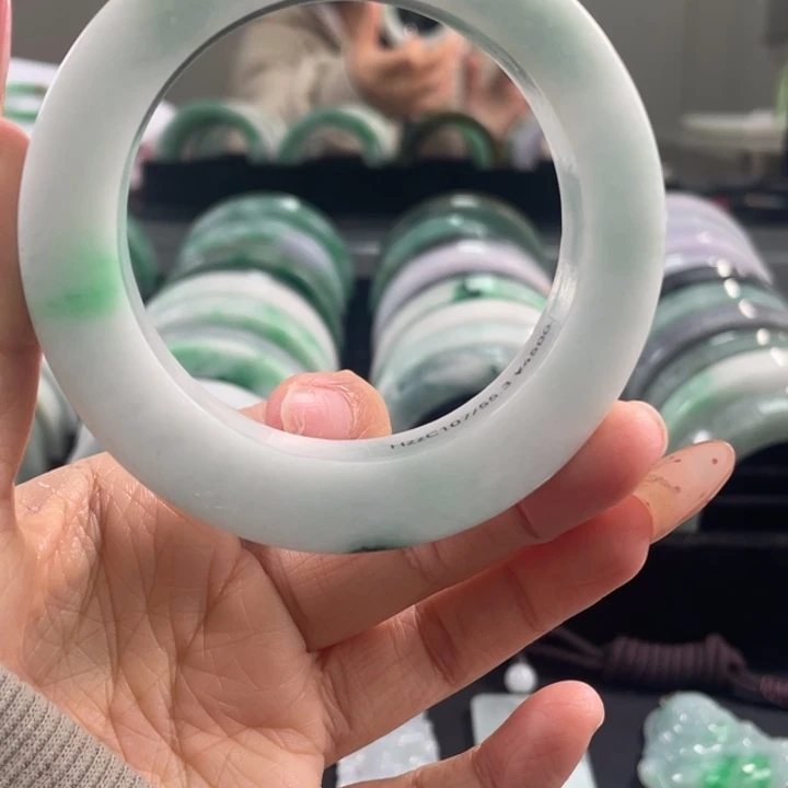 定制翡翠未镶嵌手镯
