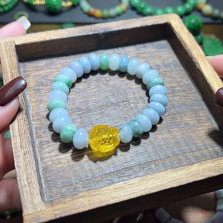 翡翠手串未镶嵌翡翠手串