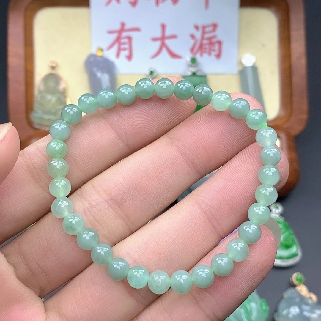 翡翠未镶嵌颈饰珠子