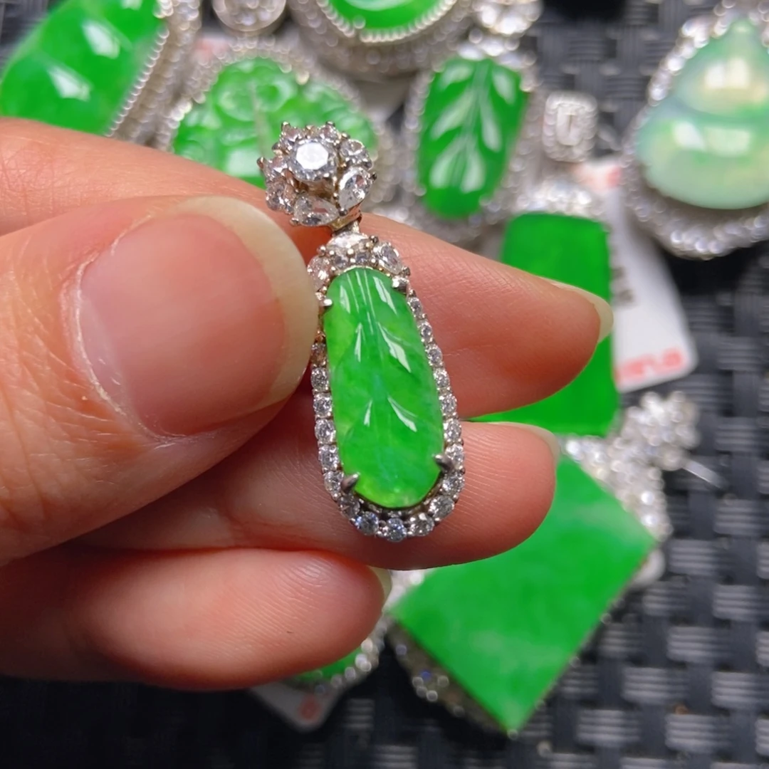 翡翠银S925镶嵌颈饰树叶吊坠