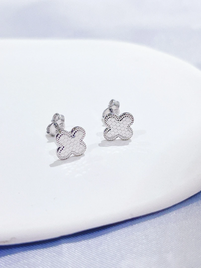 尚晶品珠宝铂金鱼鳞纹四叶草花形耳钉通勤百搭精致时尚耳饰PT950