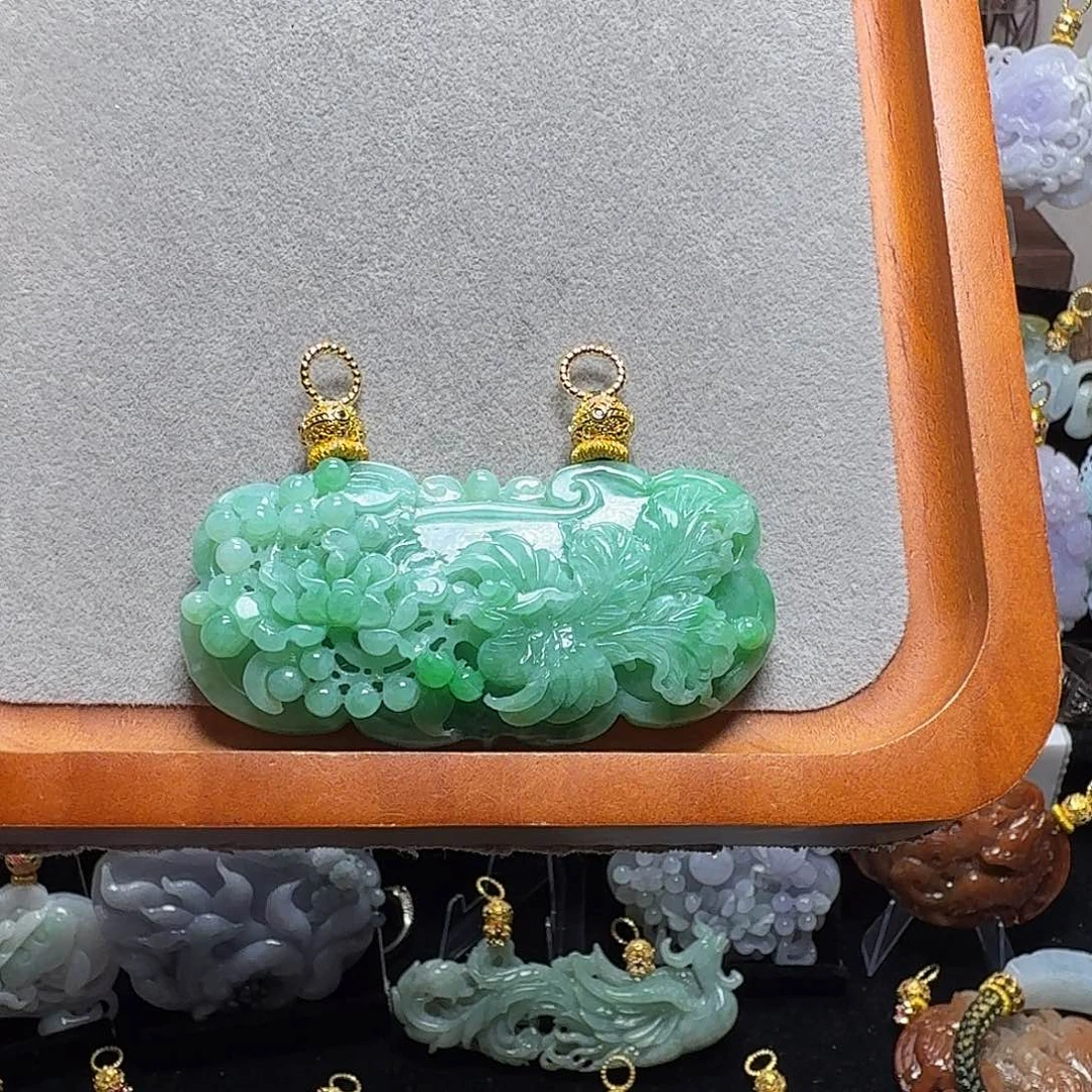 吊坠(不含链)未镶嵌翡翠淡**?