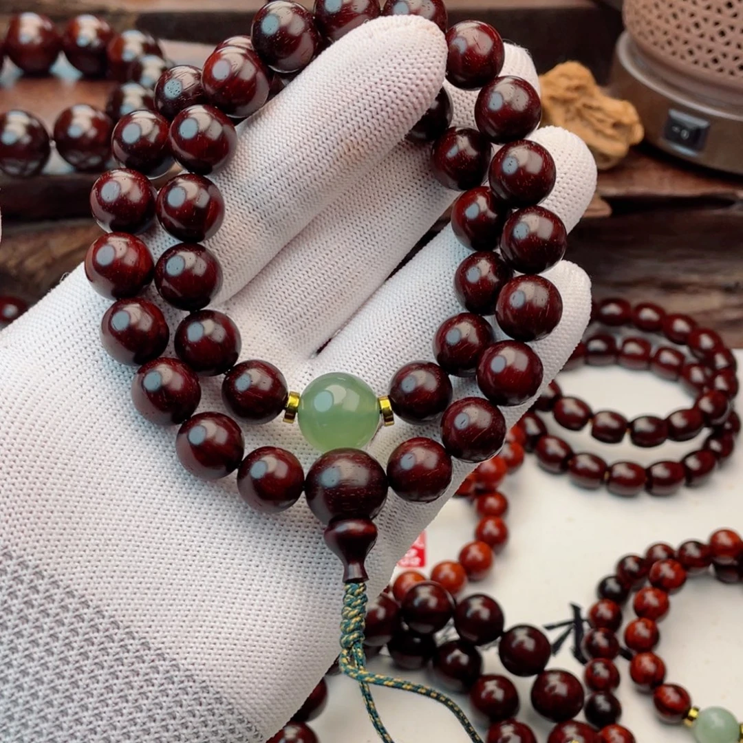 没***字檀香紫檀（小叶紫檀）1.2手持