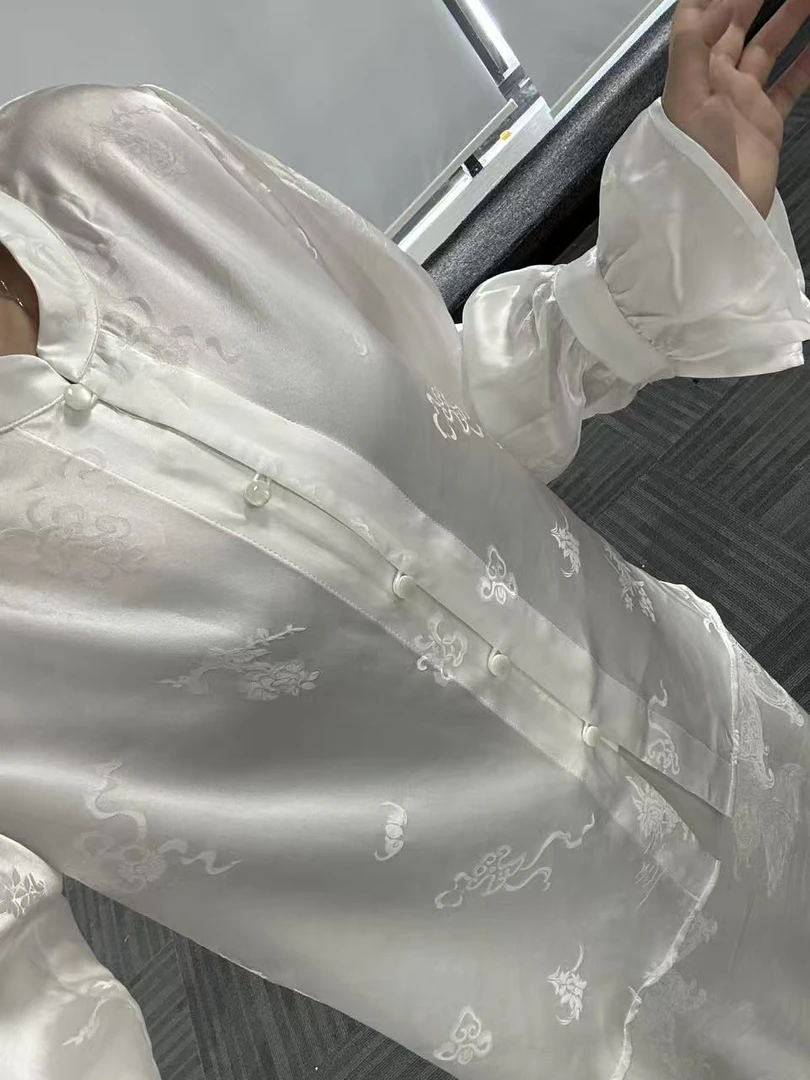 100%桑蚕丝！白色小八仙花边袖衬衫上衣