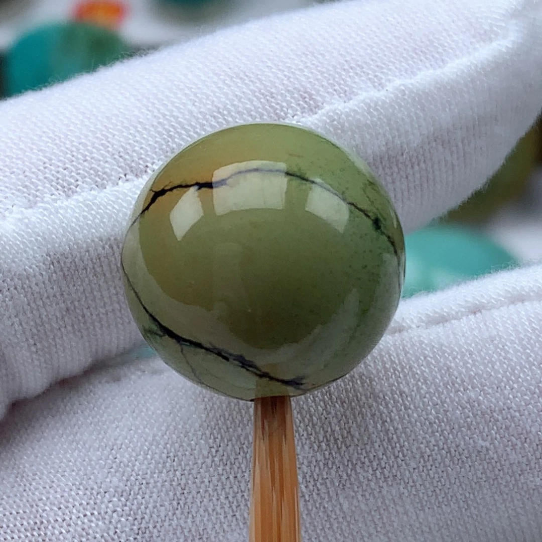 绿松石未镶嵌颈饰