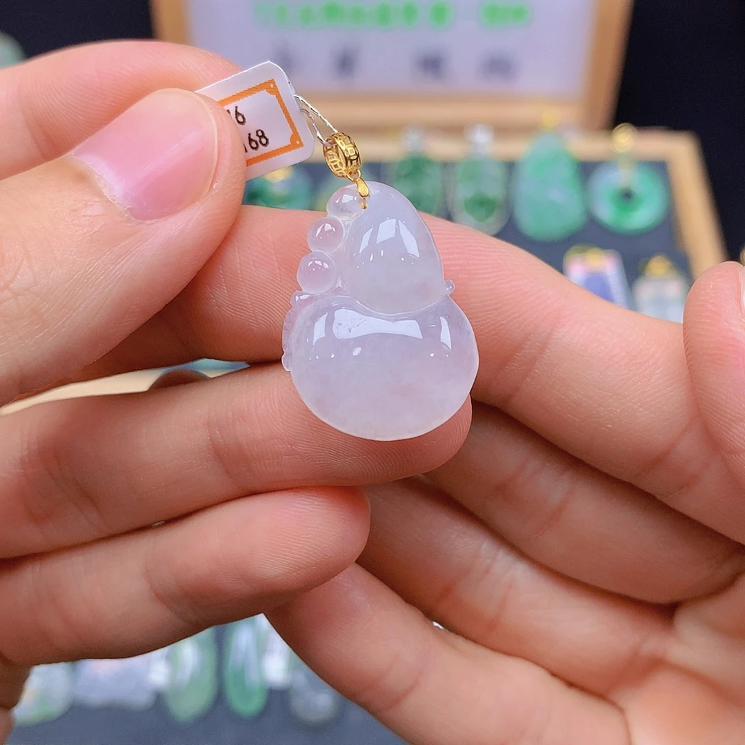 翡翠18K金镶嵌颈饰翡翠