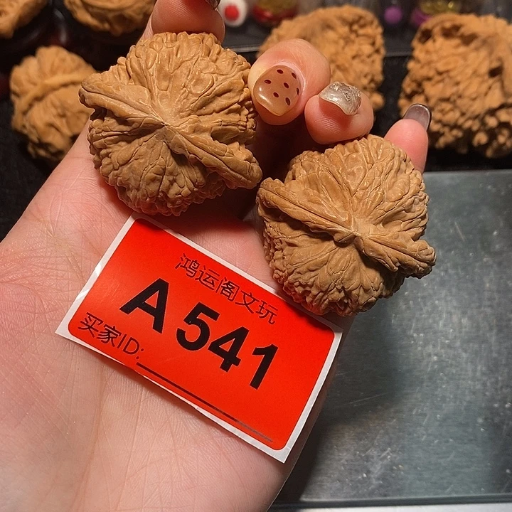 ****文玩核桃吊坠闷白42