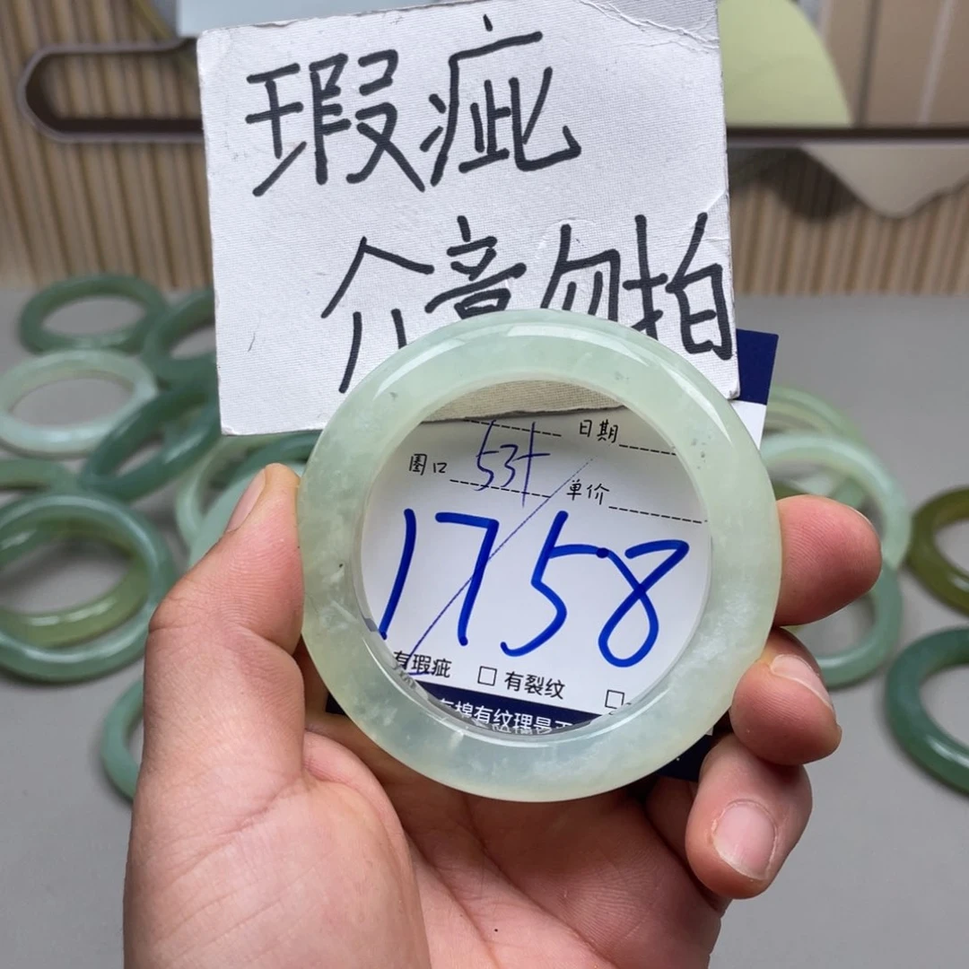 岫玉手镯手镯未镶嵌