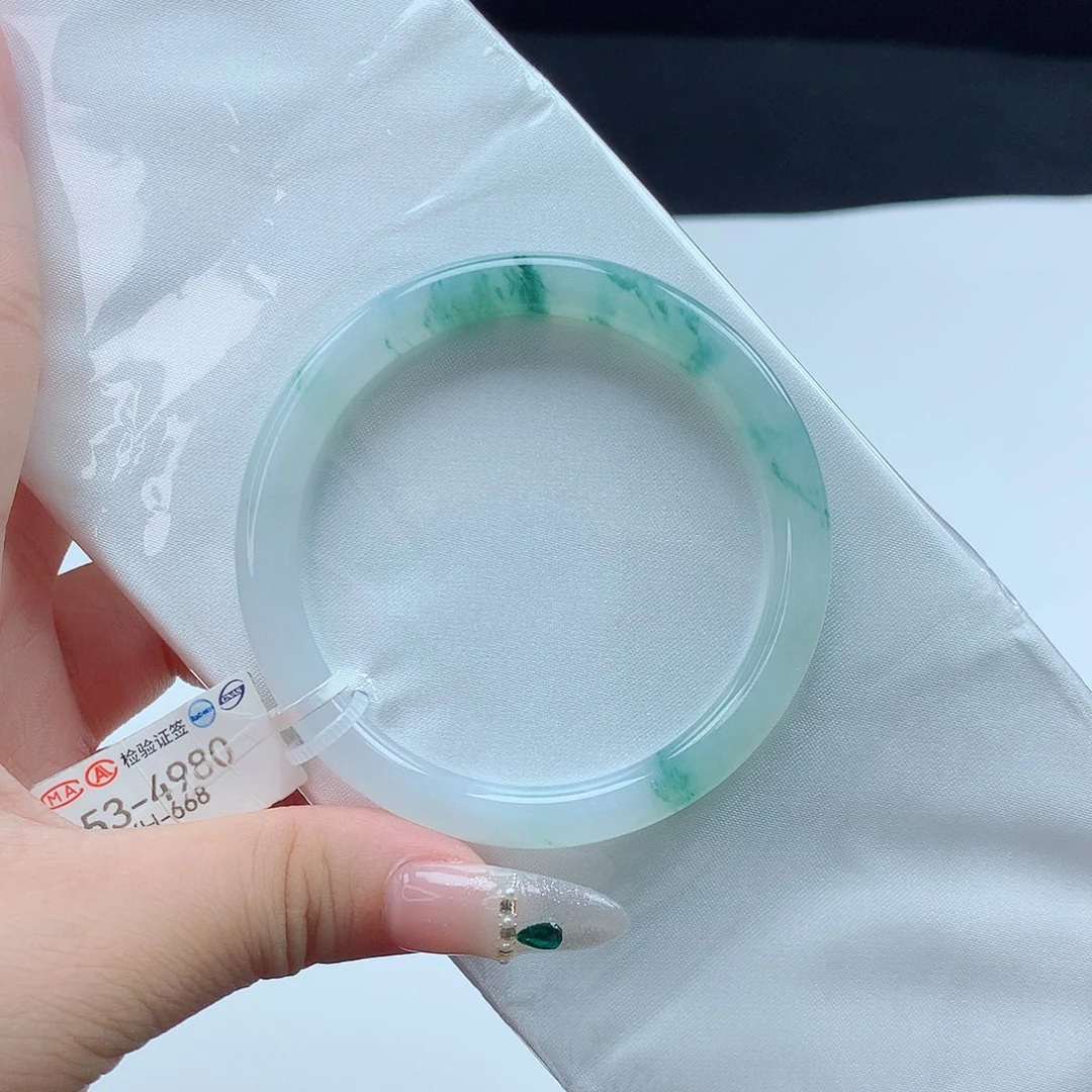 翡翠手镯未镶嵌10号胶润牛奶底飘花