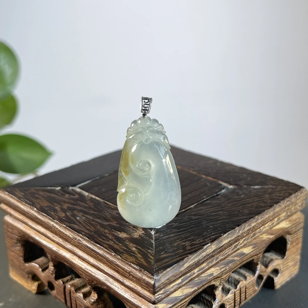 JGB24-123  天然缅甸A货翡翠  18K扣头如意