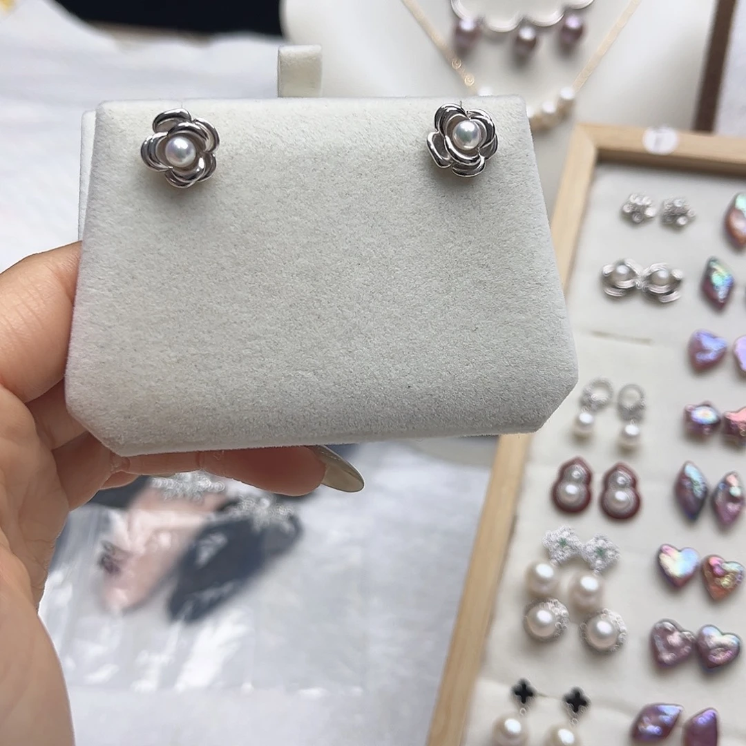 淡水珍珠银S925镶嵌耳饰