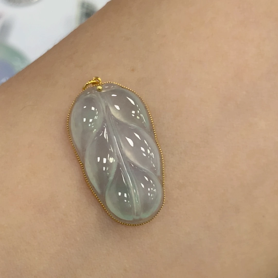 颈饰18K金镶嵌翡翠