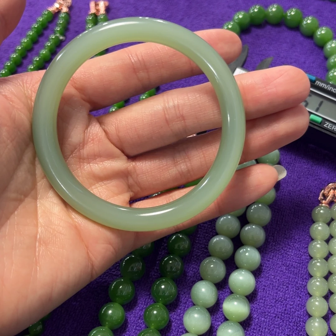 和田玉（碧玉）未镶嵌手镯