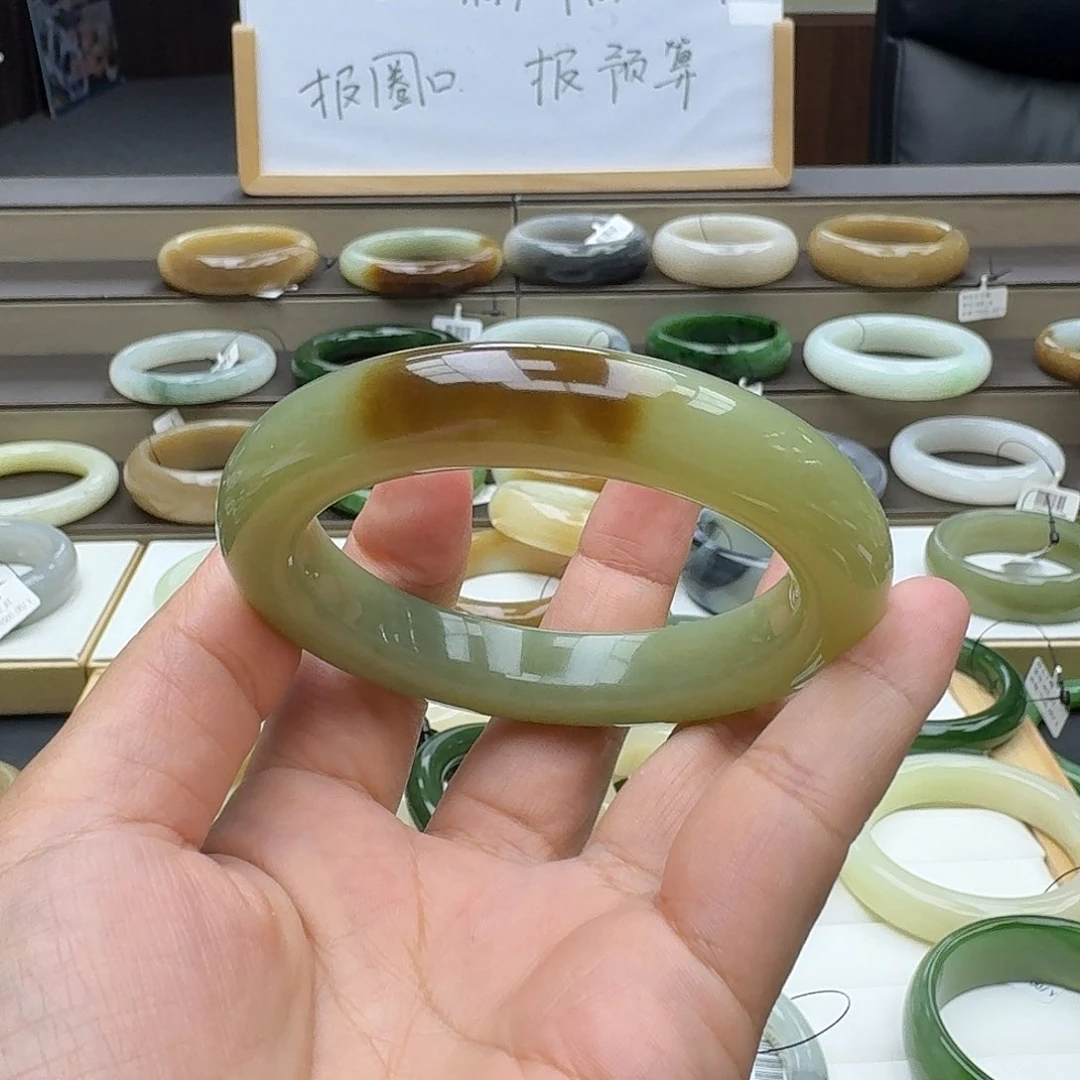 未镶嵌手镯和田玉吃****了